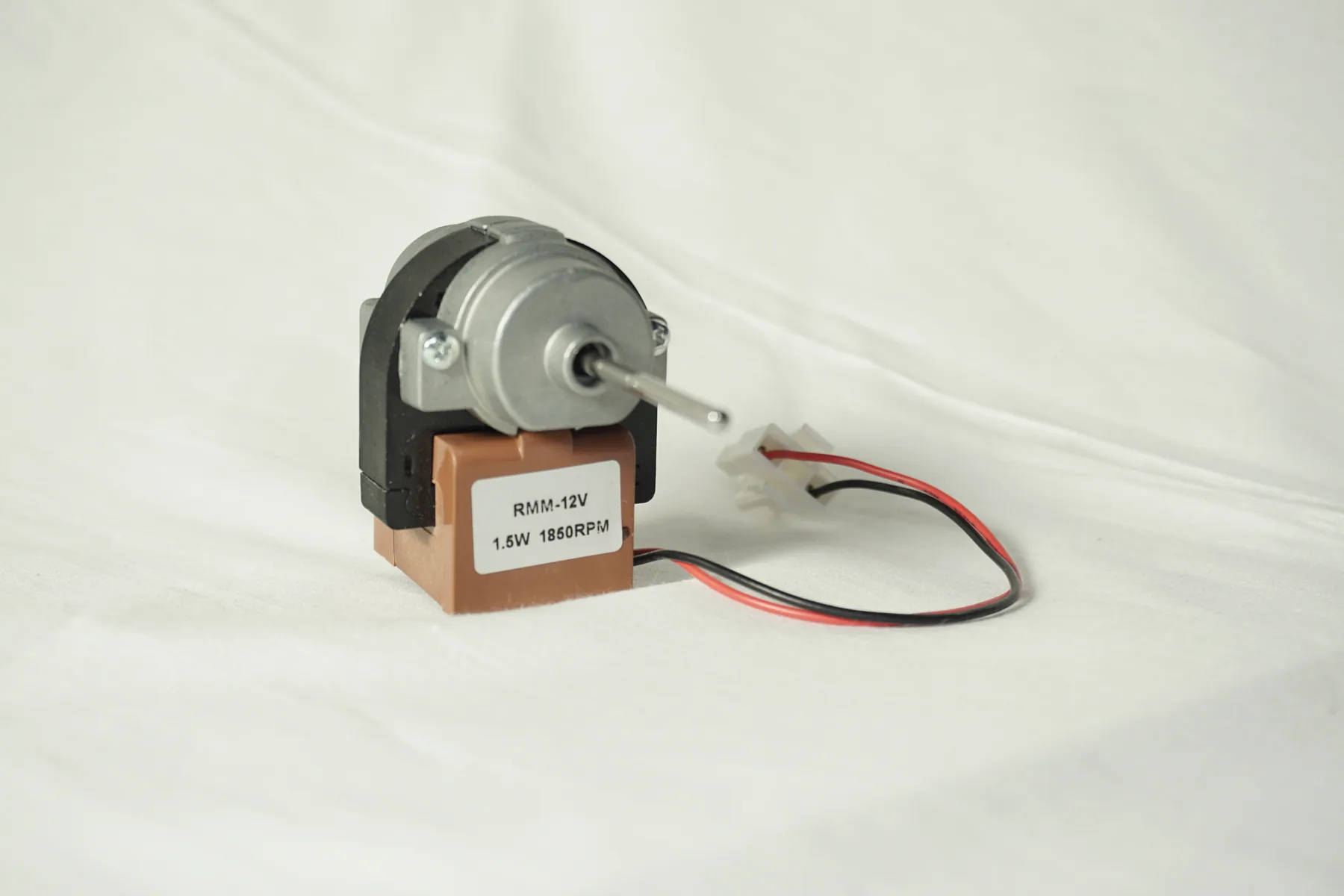 Вентилятор (мотор) Daewoo / Bosch 12-13V, 1.5W, 1850Rpm. /  D4612AAA20 (шток Ø-3,15мм, L-38мм)