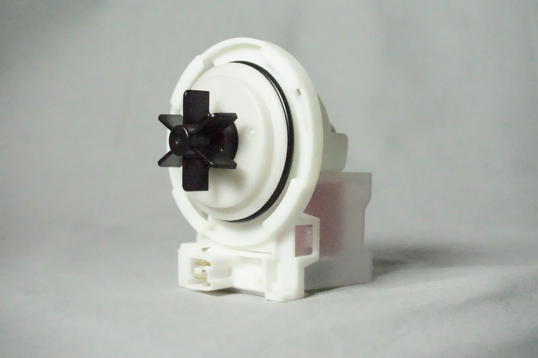 Насос сливной (помпа)  BOSCH-COPRECI 30W 30W, 4 защелки по кругу, клеммы спереди, PMP035BO / KEBS111